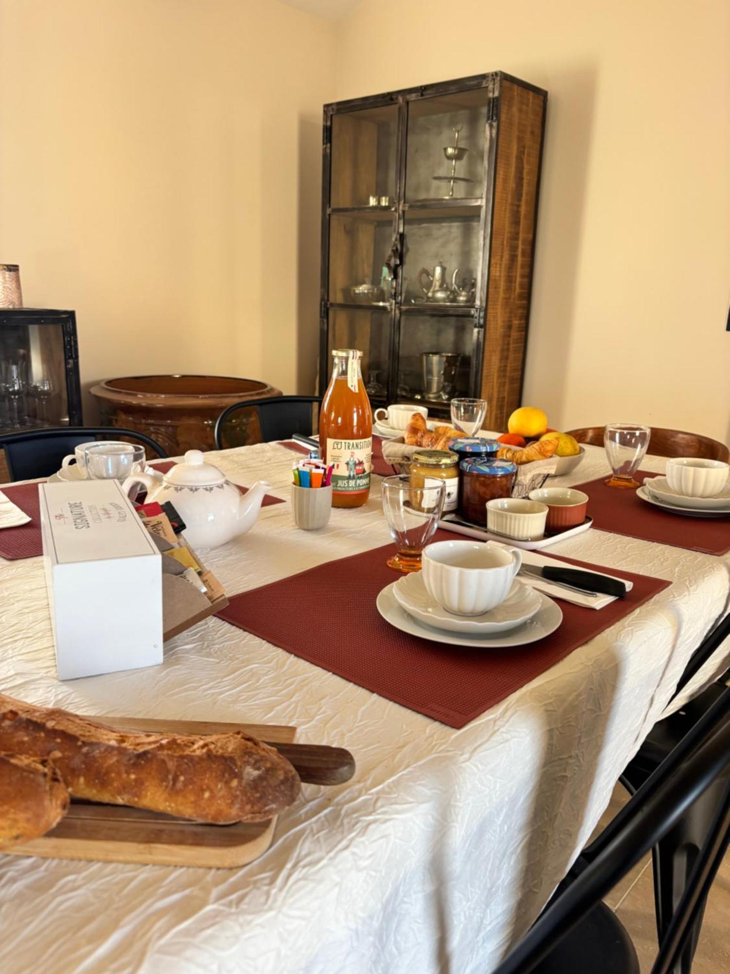 Châtillon-sur-Chalaronne Le Domaine Du Pin B&B 외부 사진